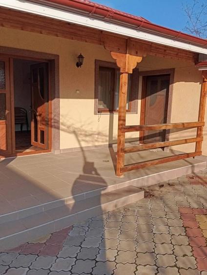 Casă complet mobilată, renovată, cu teren generos zonă liniștită Baltati, zona b - 2