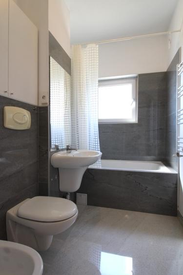 Direct proprietar vand apartament 2 camere,38 mp,bloc Europa 1,et 2,complet mobi - 6