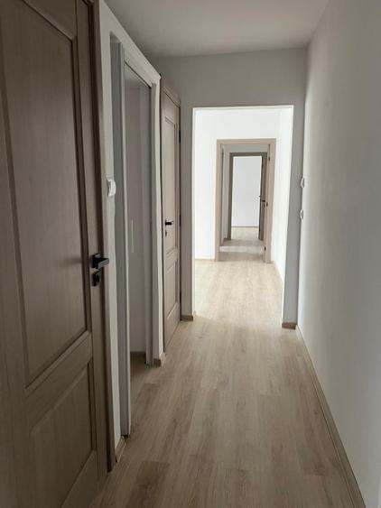 Apartament 4 camere,Dacia,et.3 - 8