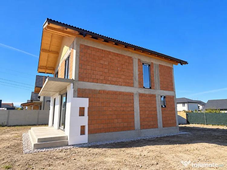 Casă cu 4 camere cu Teren 450 Mp în Tărlungeni
