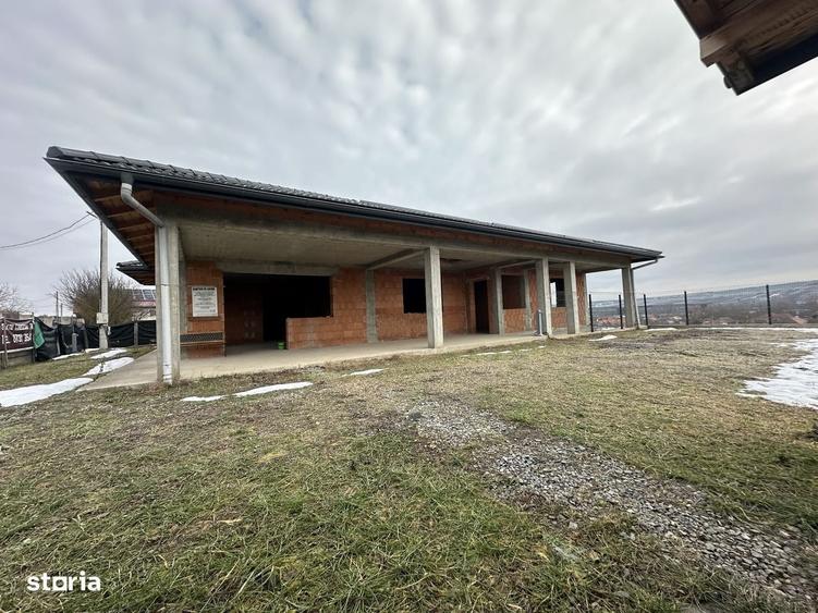 Casă cu 4 camere cu Teren 1800 Mp în Peștișu Mare