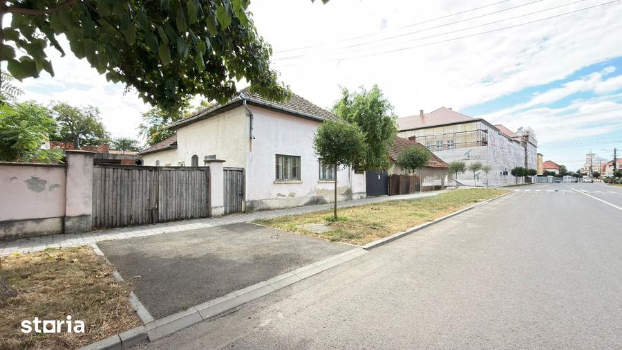 Casă cu 6 camere cu Teren 512 Mp în Central