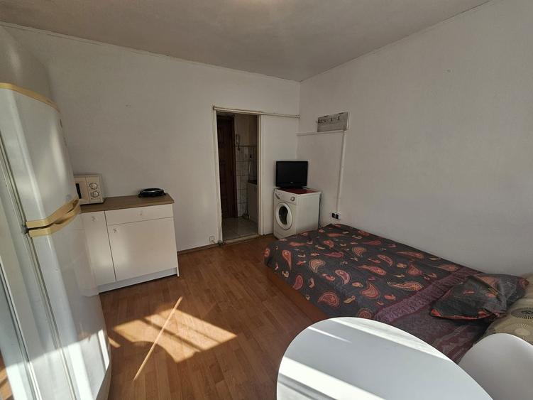 Garsoniera / etaj 3 / Calea Buziasului / 16 mpu - 3