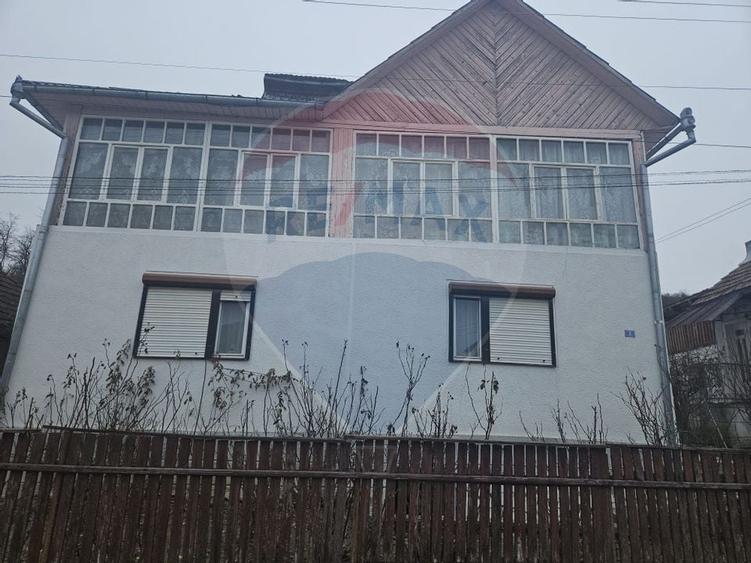 Casă  cu 5 camere de vânzare, Vișeu de Sus - 1