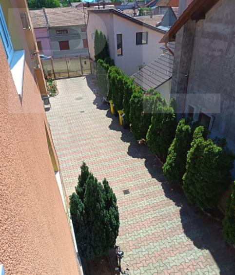 Vand apartament in cartier de case - 4