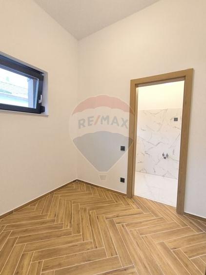 Casă de vanzare - 8