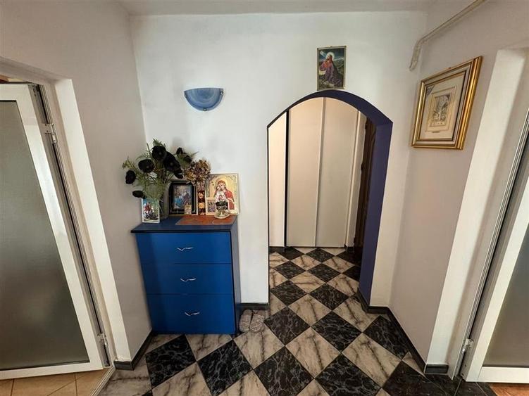 Apartament 2 camere, 54mp, etaj 4 cu acoperis - Central - - 13