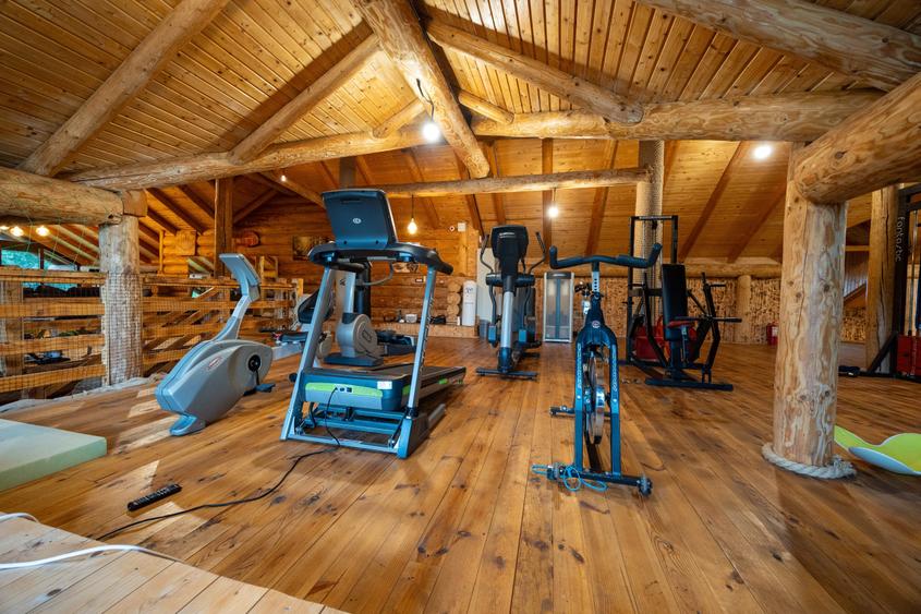 Proprietate Spectaculoasa - Sanctuar de liniste - Teren 4.7Ha - 1.000 MP - 0% - 12