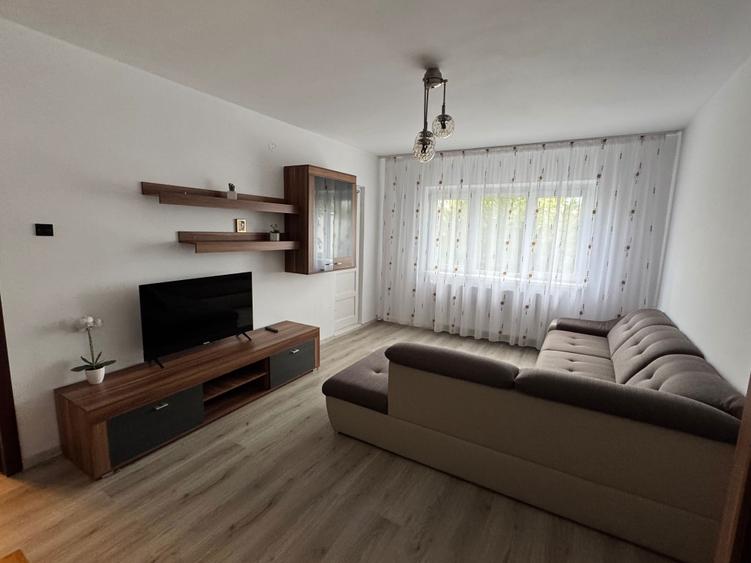 Inchiriez ap. 2 camere decomandate Bacau - 1