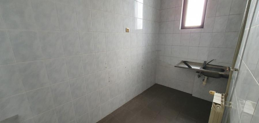 ULTRACENTRAL - cladire birouri, D+P+3E la 9 euro/mp/luna - 12