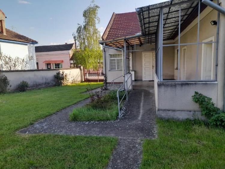 Imobil cu teren pentru birouri sau activități comerciale in Tileagd, centru - 2