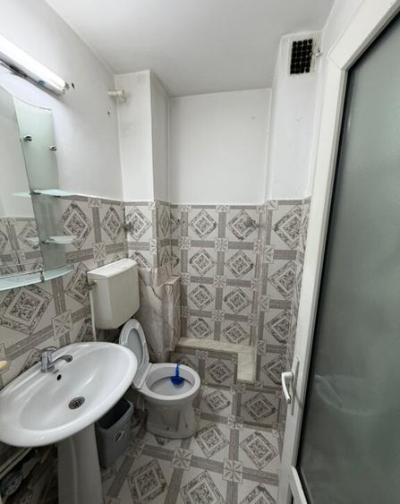 Inchiriez apartament cu 3 camere - 5