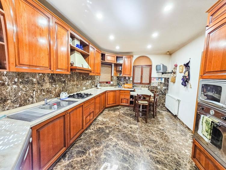 Vanzare casa/vila care refuza trecerea timpului - Zona Capitale - 7