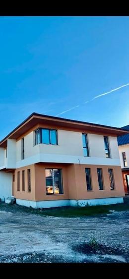 Casă individuală cu 4 camere cu Teren 195 Mp în Florești