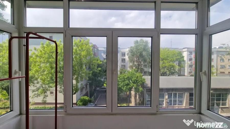 Apartament cu 3 camere decomandat în Drumul Sării