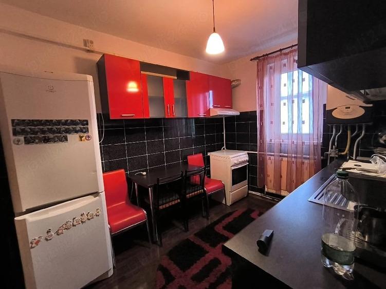 Apartament cu 3 camere decomandat în Horia