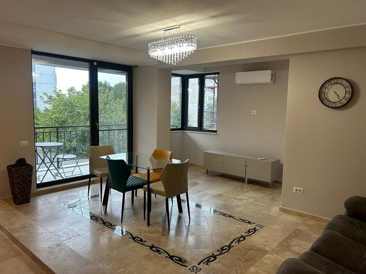 Apartament cu 2 camere decomandat, mobilat în Far