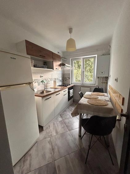 Apartament cu 3 camere decomandat în 1 Mai