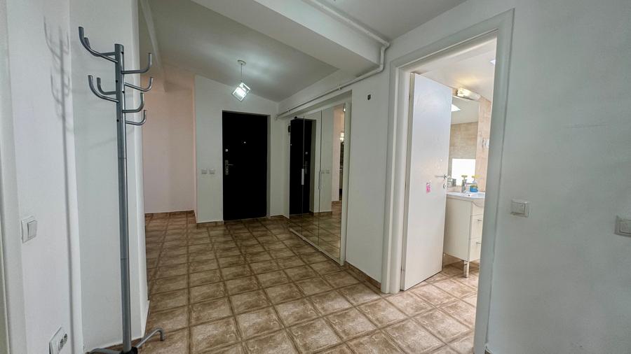 Apartament cu 3 camere semidecomandat, mobilat în Otopeni