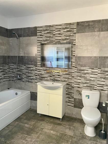 Duplex cu 4 camere cu Canalizare în Micești