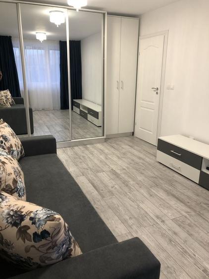 Apartament cu 3 camere decomandat în Drumul Taberei