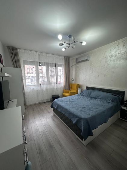 Apartament cu 3 camere decomandat în Drumul Taberei
