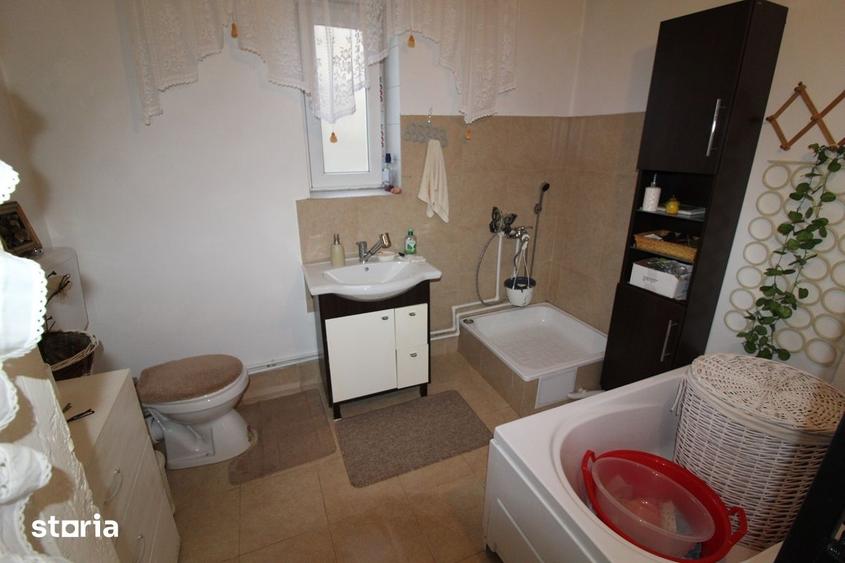 Casă cu 5 camere cu Teren 264 Mp în Teliucu Inferior