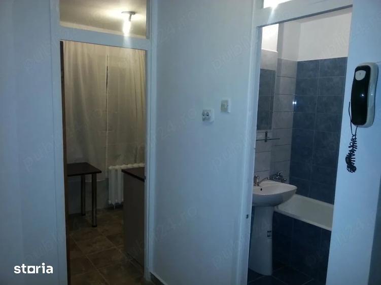 Garsonieră decomandată în Gorjului