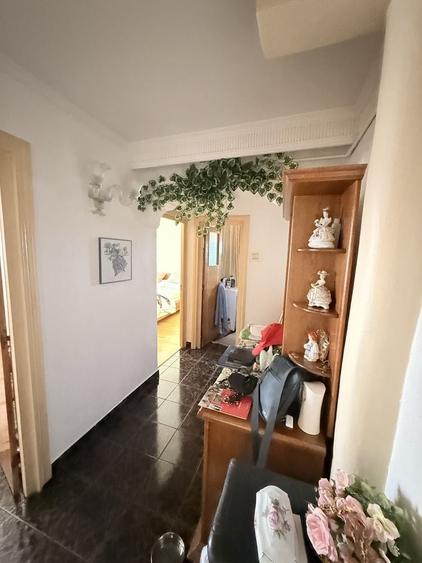 Propietar vand apartament 2 camere decomandat spatios loc de parcare inclus - 2
