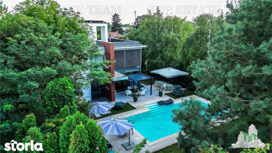Casă cu 7 camere cu Teren 1334 Mp în Central
