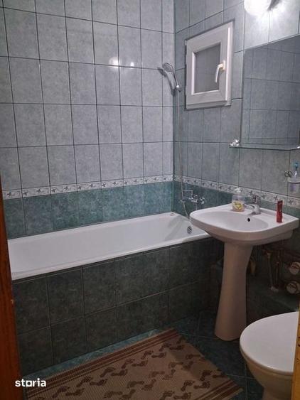Apartament cu 3 camere decomandat în Moșilor