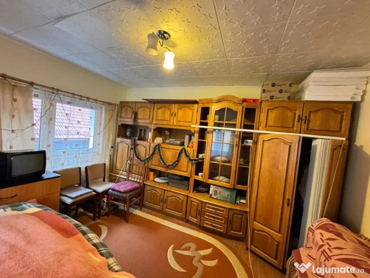 Casă cu 3 camere cu Teren 400 Mp în Valea Roșie