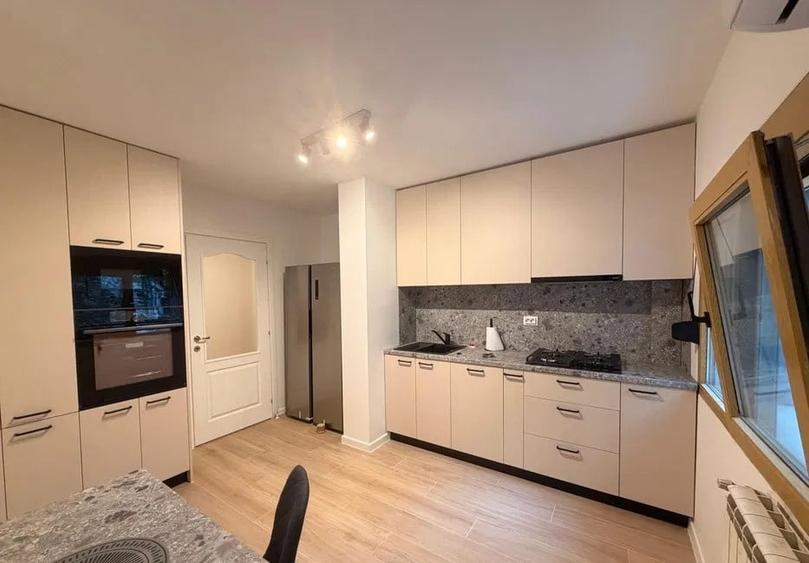 Apartament cu 4 camere decomandat, mobilat în Aviatorilor