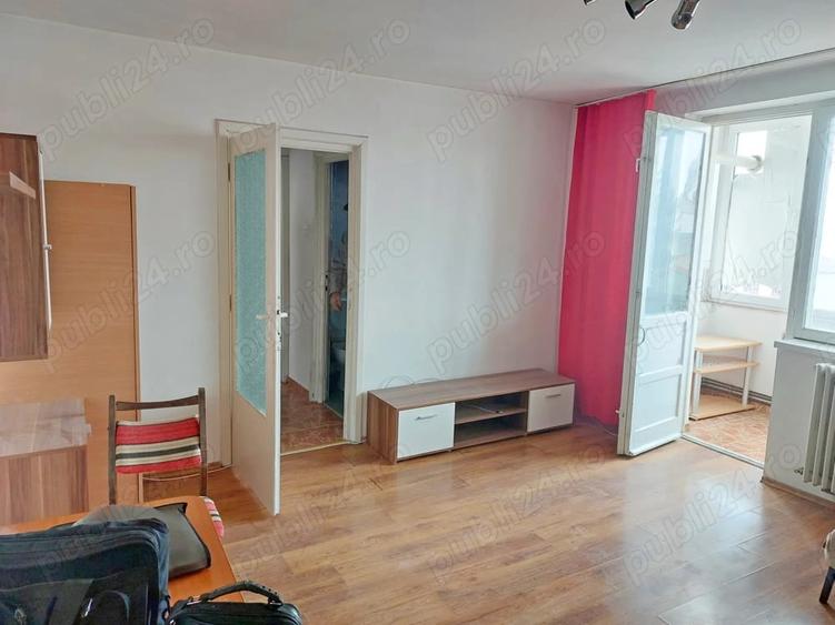 Apartament cu 3 camere semidecomandat în Bălcescu