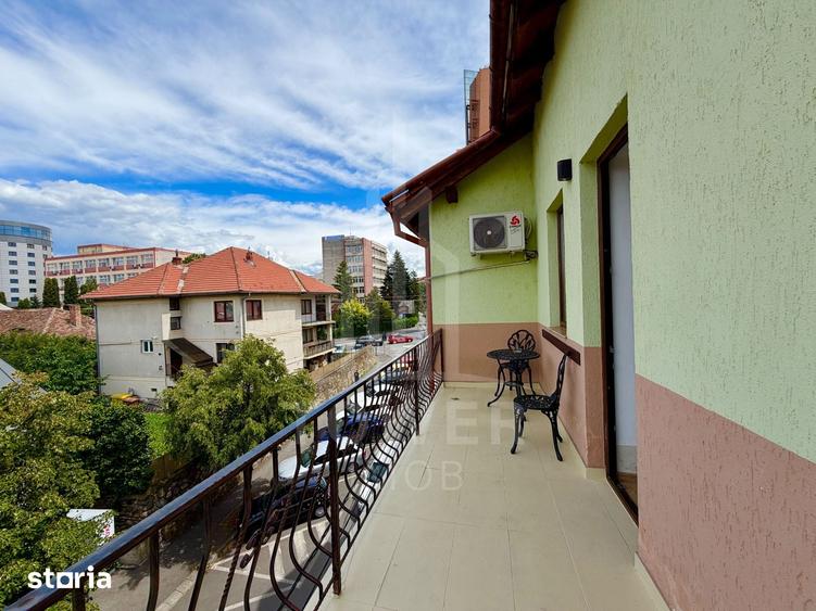 Casă cu 8 camere în Sub Arini