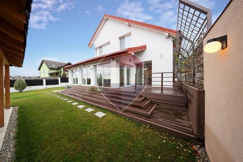 Casă individuală cu 5 camere cu Teren 577 Mp în Bunloc