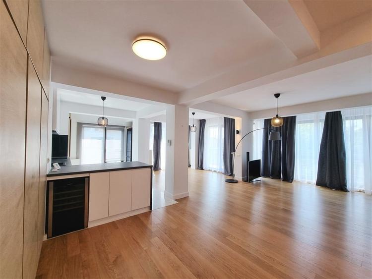 Apartament cu 4 camere decomandat în Floreasca