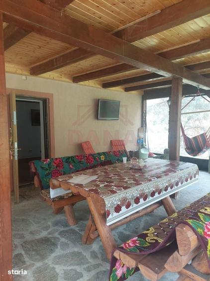 Casă cu 4 camere cu Teren 1100 Mp în Poiana