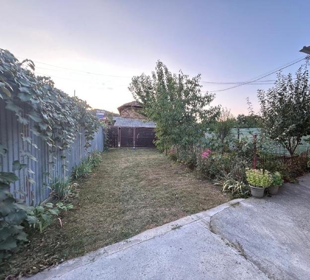Casă cu 2 camere cu Teren 410 Mp în Lacurile