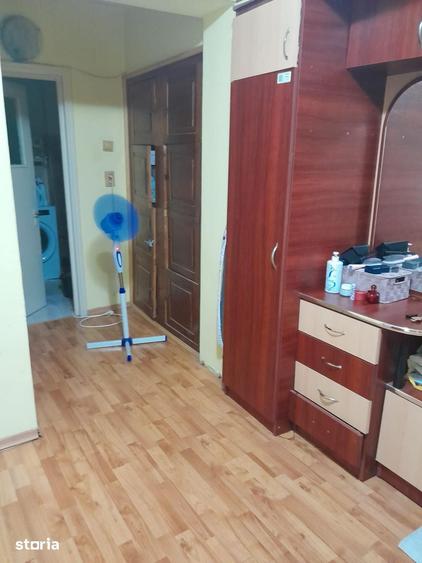 Apartament cu 3 camere decomandat în Exterior Vest