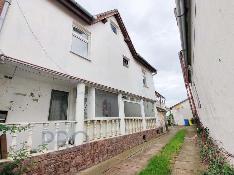 Casă individuală cu 6 camere cu Canalizare în Turnișor