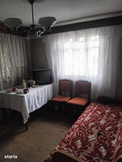 Casă cu 4 camere cu Teren 1400 Mp în Sud