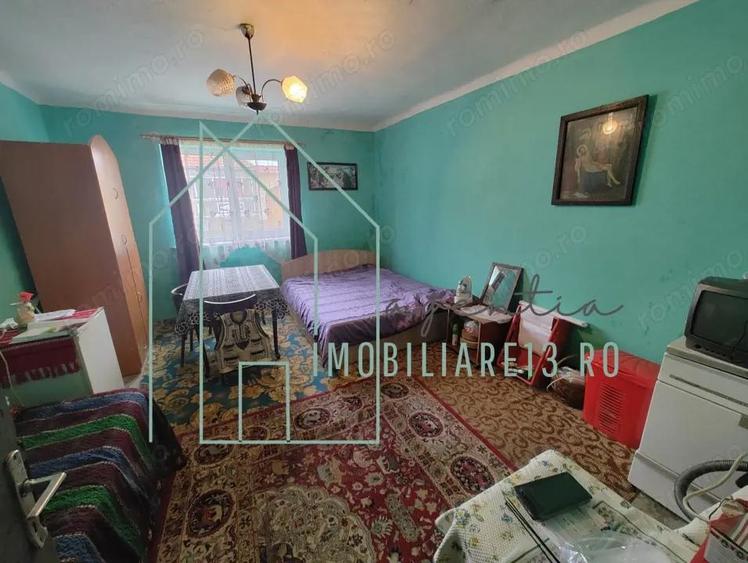 Casă cu 2 camere cu Teren 1789 Mp în Central