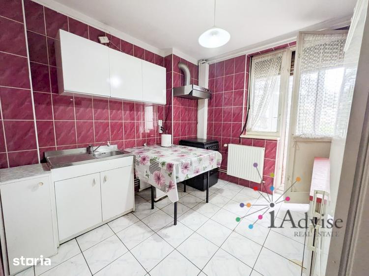 Apartament cu 3 camere decomandat în Sud