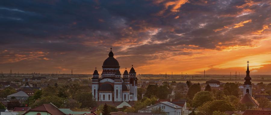 Comision 0 - zona Dacia, str.Labrint - Apt. 2 camere - renovat - 24