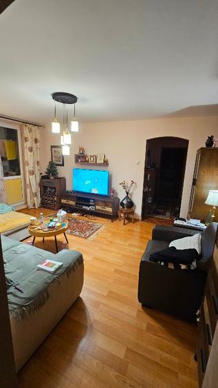 Vand apartament 3 camere etaj 1 - 8