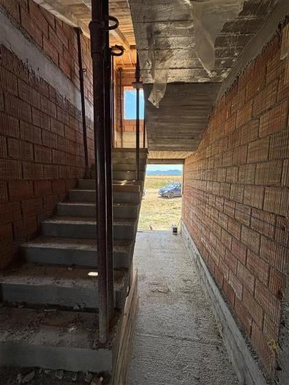 Teren cu bloc rezidential de vanzare,  P+1+M, 6 apartamente, investitie sigura, - 6