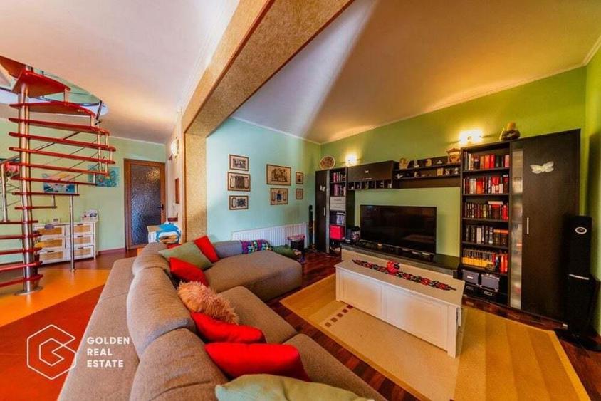 Vila spatioasa cu cinci dormitoare ?i teren generos de 1440 m in Aradul Nou - 1