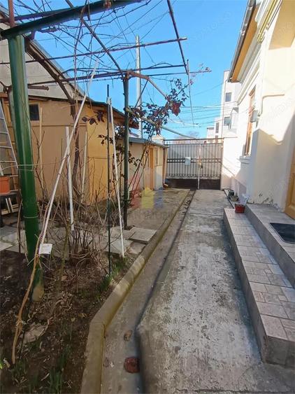 Casa pretabila 2 familii, 6 camere, teren 390 mp, zona Centrala - 6