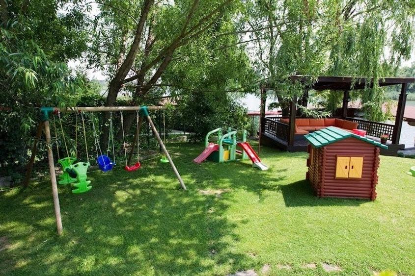 VILA  MEDITERANEANA DE PE MALUL LACULUI SNAGOV - 10